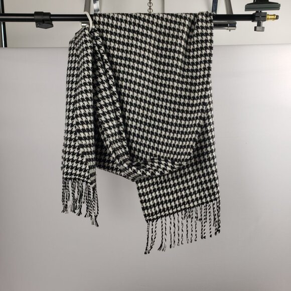 Kennedy Scotland 100% Cashmere Scarf Black White Houndstooth Fringe - Picture 3 of 8